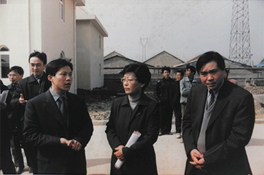 2001年2月20日，時任國家環保局副局長汪紀戎一行視察公司