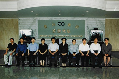 2001年6月1日，時任副省長葉榮寶等領導來公司檢查指導「三個代表」學教活動